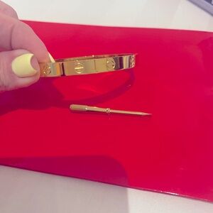 COPY - NWOT DESIGNER INSPIRED LOVE BANGLE 😍